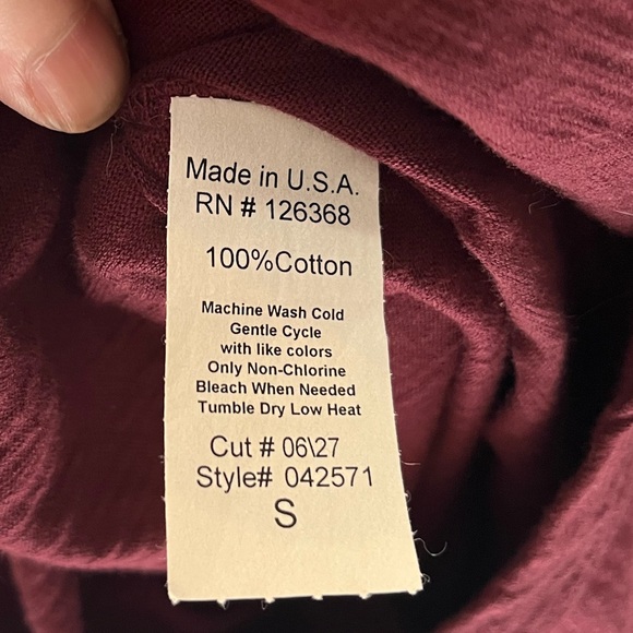 NWT 100% cotton Wilt Nieman Marcus maroon tee - Picture 6 of 6
